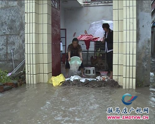 一場(chǎng)大雨道路變“洪溝”