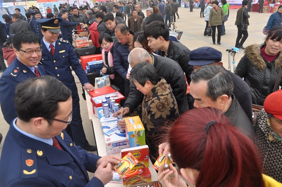 駐馬店“3.15國際消費者權益日”主題活動宣傳活動在世紀廣場舉行