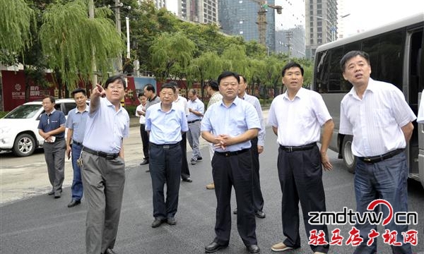 陳星察看中心城區(qū)道路建設(shè)