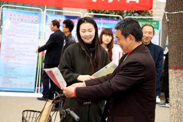 駐馬店市氣象局開展“世界氣象日”宣傳活動