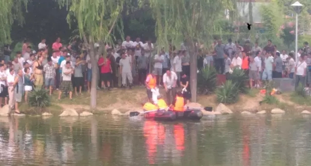 今早，大駐馬這個公園打撈出一男性尸體/遂平19歲男孩溺水而亡！