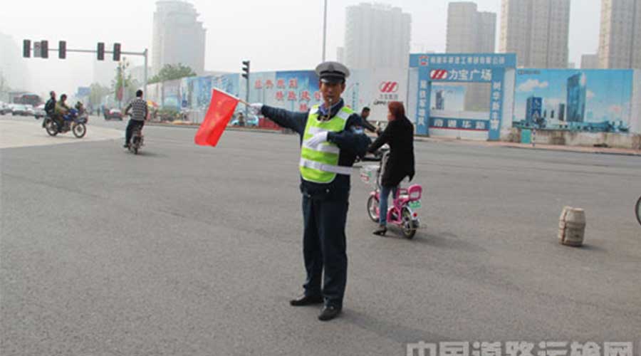 【權(quán)威】警方公布中心崗樓打罵輔警女子處罰結(jié)果！