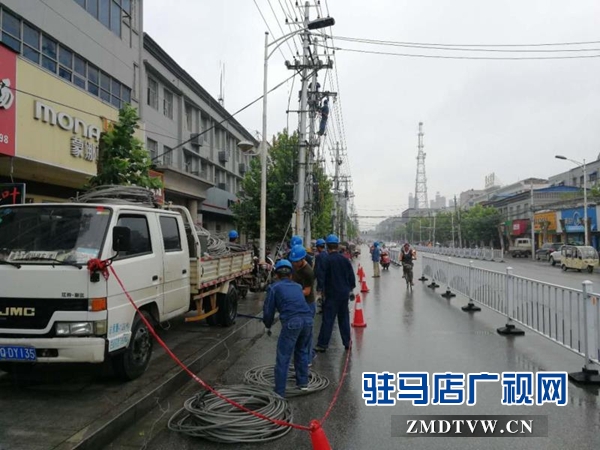 泌陽：暴雨突襲電路毀壞 電力職工奮力搶修