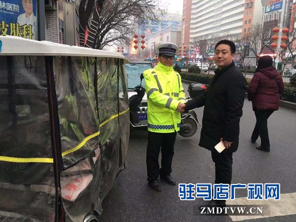  老人突發(fā)急病昏迷 這名輔警出手相助