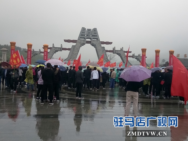 確山縣開展職工登山健身活動