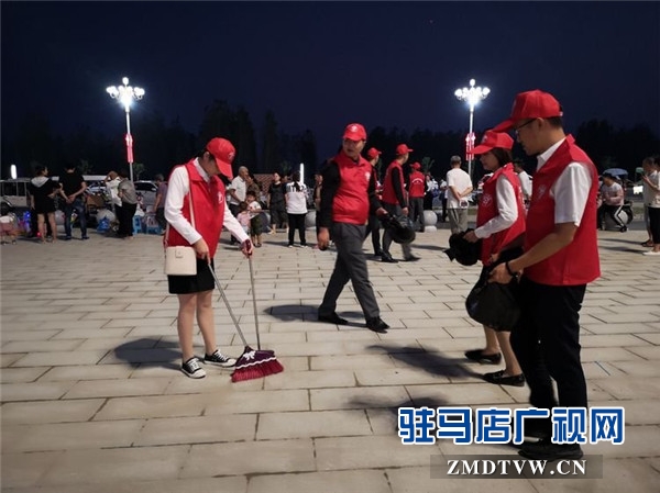 鵬宇集團(tuán)志愿者到駐馬店國際會(huì)展中心開展衛(wèi)生打掃志愿服務(wù)獲點(diǎn)贊