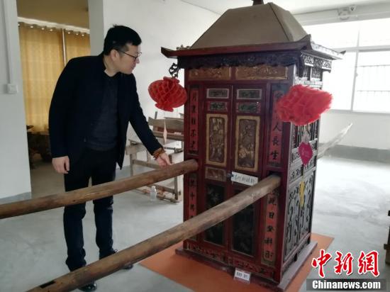 駐馬店七旬老人自建五層博物館 收藏6萬余件藏品