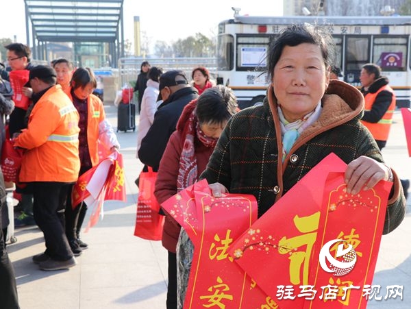 法治春聯(lián)送祝福 憲法精神進(jìn)萬家