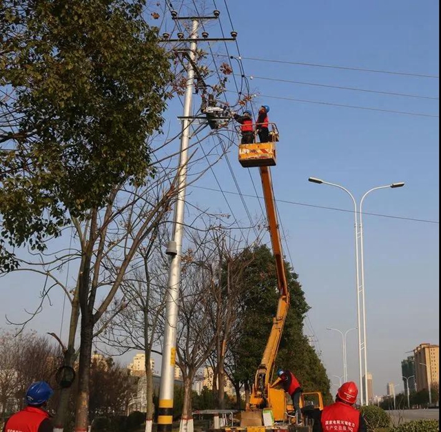 泌陽縣供電公司對電力“把脈問診”助力企業(yè)復工復產(chǎn)