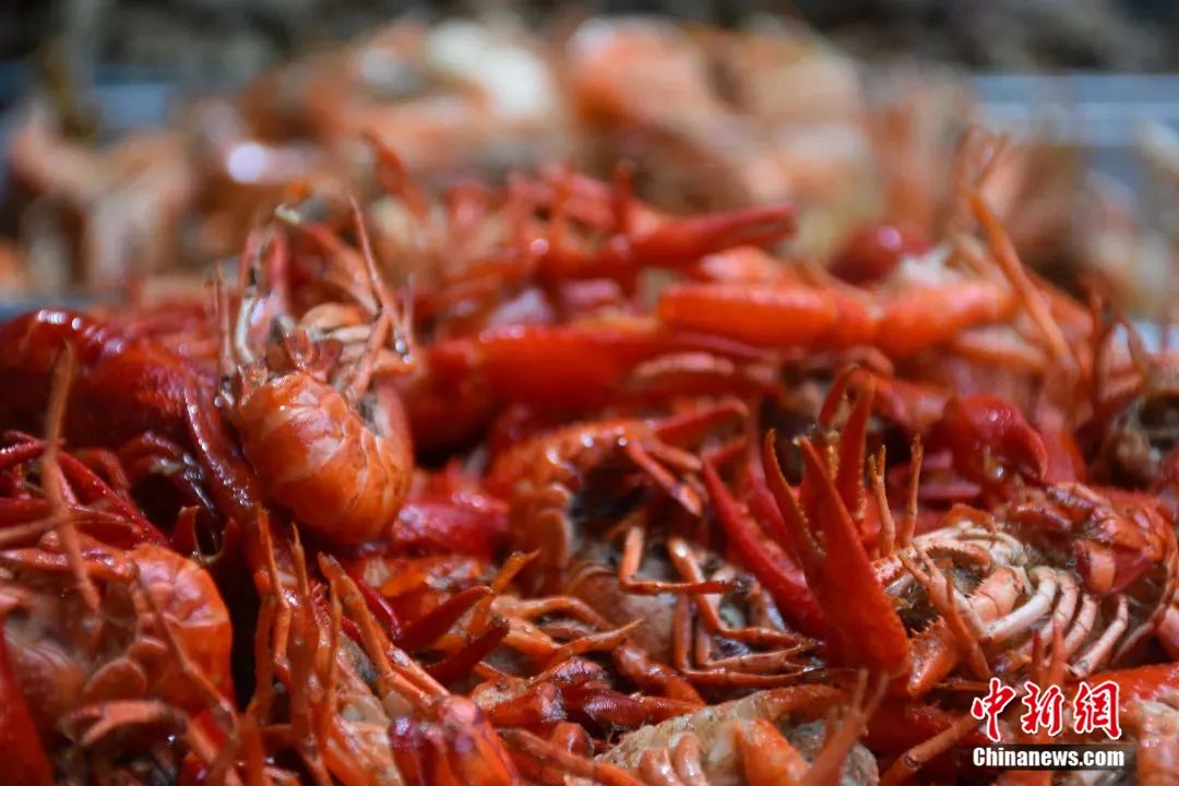 自制芯片、印章…這些高校畢業(yè)禮物“硬核”又暖心