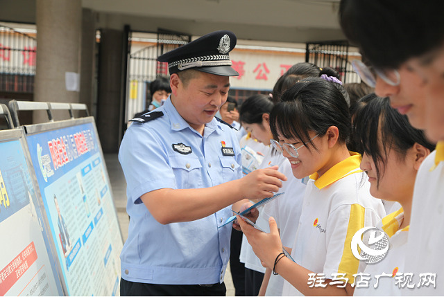 平輿縣公安局組織民警開展送法進校園活動