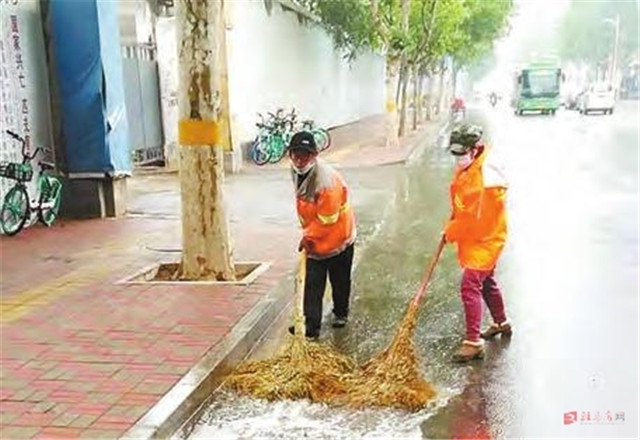 雨中，那些平凡的身影