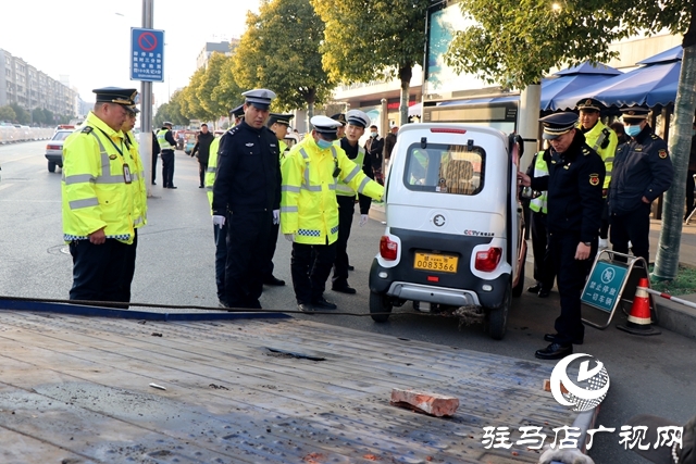 駐馬店市中心城區(qū)開(kāi)展車輛亂停亂放行為整治活動(dòng)