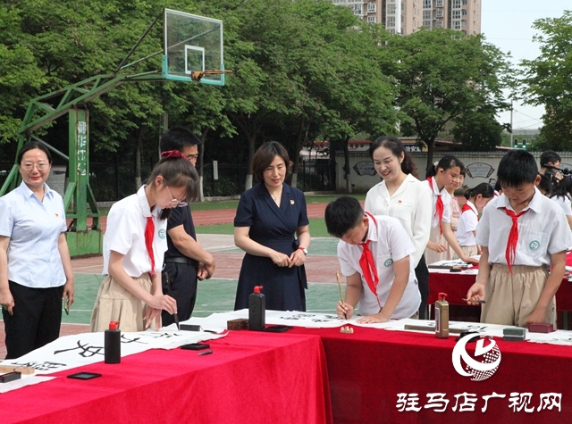 駐馬店市第二十四小學舉行“童心向黨 翰墨書香”主題書寫活動