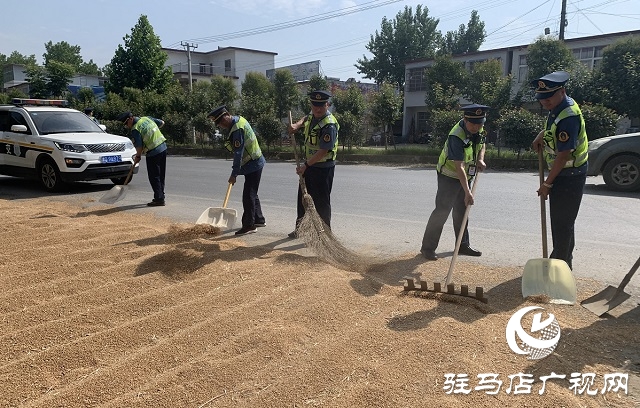 正陽縣交通運(yùn)輸執(zhí)法局強(qiáng)力開展占用公路打場曬糧專項整治行動