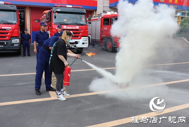 小萌娃”零距離“體驗(yàn)消防魅力