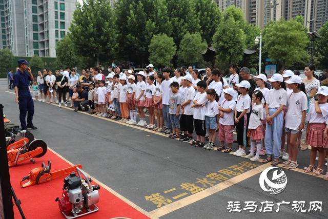 小萌娃”零距離“體驗(yàn)消防魅力