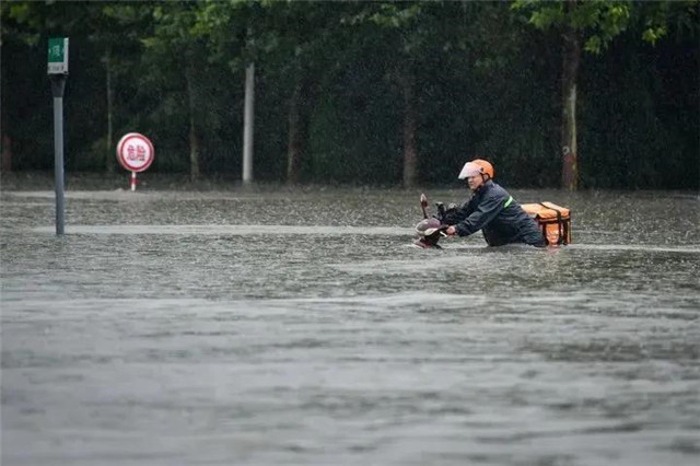 河南暴雨，“大家都很團(tuán)結(jié)”！