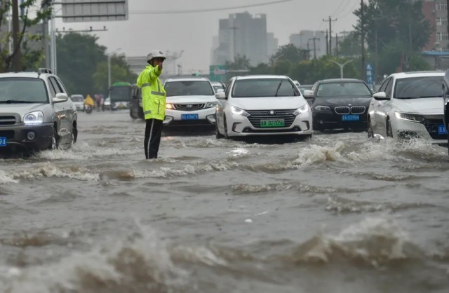 告急！河南新鄉(xiāng)41地遭遇特大暴雨，安陽(yáng)全市公交停運(yùn)