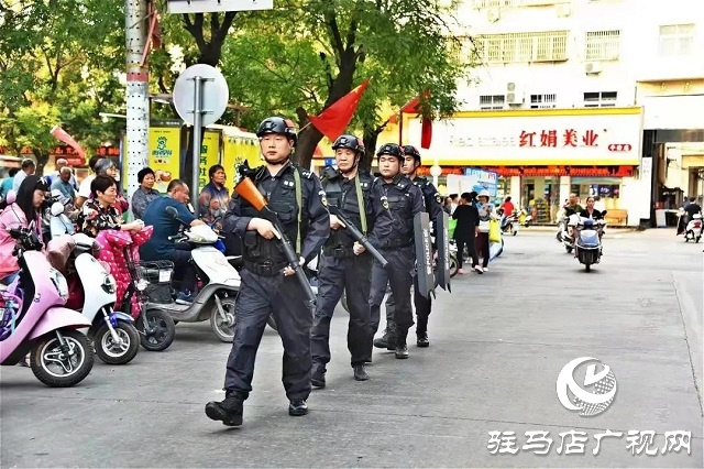 【我為祖國(guó)站崗】向祖國(guó)敬禮︱平輿公安祝福偉大祖國(guó)繁榮昌盛、國(guó)泰民安！