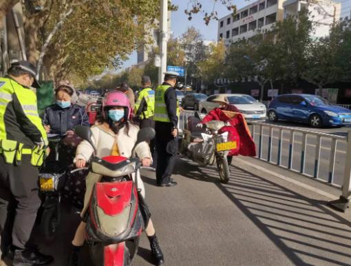 三次以上不戴頭盔，抄告其所在單位！駐馬店騎電動車的注意！