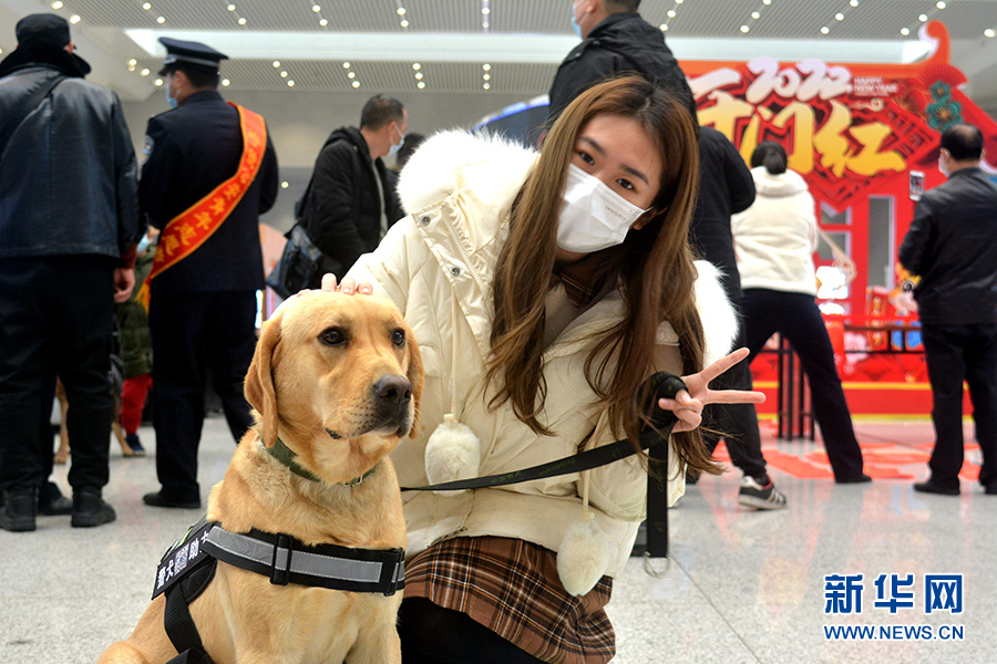 2022年春運(yùn)|警犬變身“反詐推銷員”