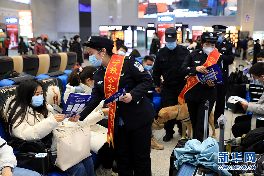 2022年春運(yùn)|警犬變身“反詐推銷員”