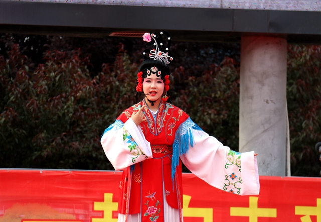 駐馬店市實驗中學校園文化藝術節(jié)開幕 文藝匯演盡展師生風采