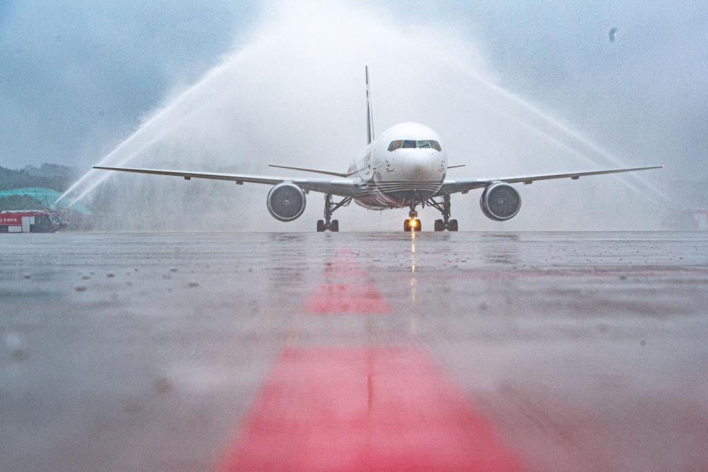 蓄勢起航暢通“天空之路”——我國首個專業(yè)貨運樞紐機場正式投運