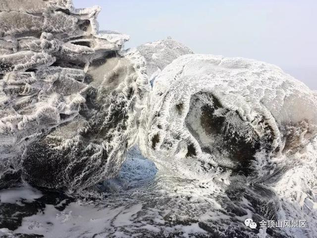 「金頂●冬雪」忽如一夜春風(fēng)來，千樹萬樹梨花開