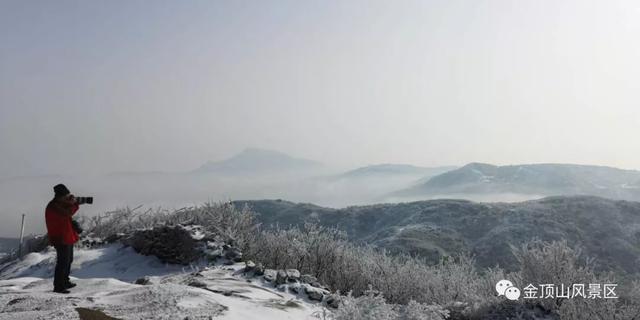 「金頂●冬雪」忽如一夜春風(fēng)來，千樹萬樹梨花開