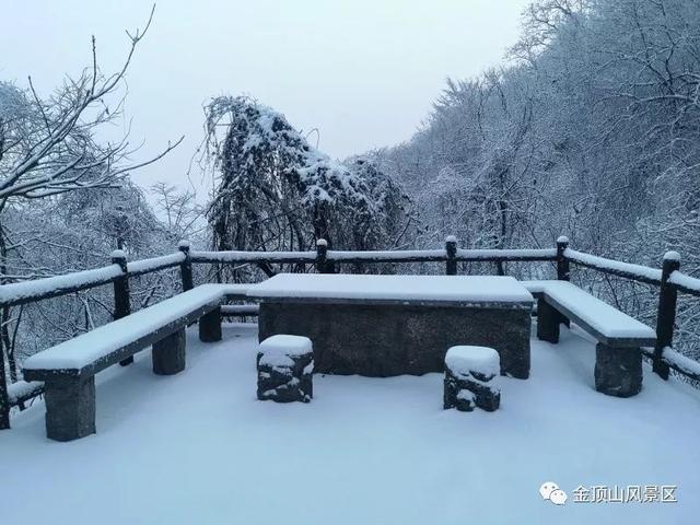 「金頂●冬雪」忽如一夜春風(fēng)來，千樹萬樹梨花開