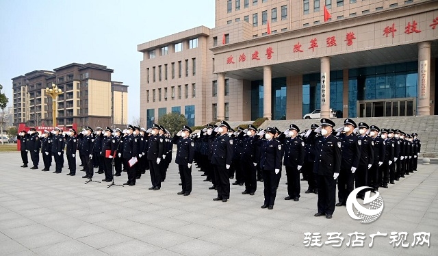 西平縣公安局舉行“中國人民警察節(jié)”升旗儀式暨110宣傳日活動(dòng)