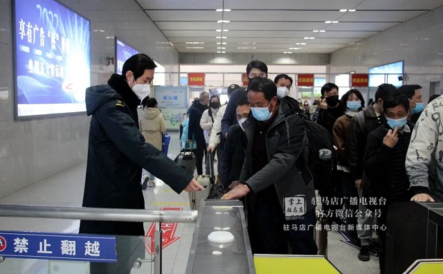 剛剛！記者在駐馬店站、駐馬店西站拍下這樣一幕…