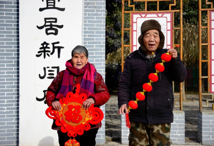 新春走基層丨新年來張全家福吧！攝影志愿者用光影為村民留住煙火年年