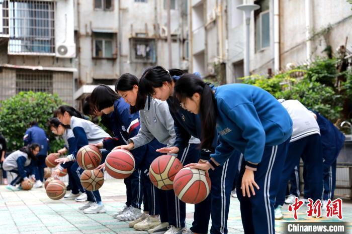 【科學(xué)的溫度】體育中考調(diào)整耐力項(xiàng)目，青少年“陽康”后如何鍛煉？