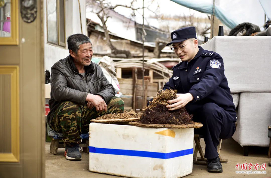 雷鋒，就在我們身邊 全國公安機關(guān)大力弘揚雷鋒精神、踐行為民初心