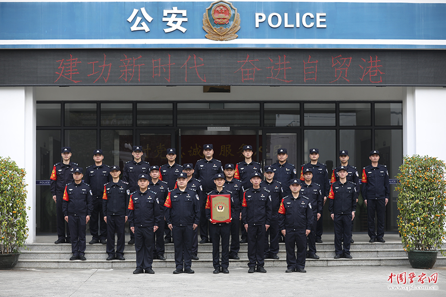 雷鋒，就在我們身邊 全國公安機關(guān)大力弘揚雷鋒精神、踐行為民初心