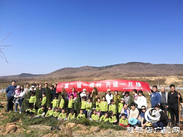 駐馬店市實驗幼兒園組織開展義務(wù)植樹活動