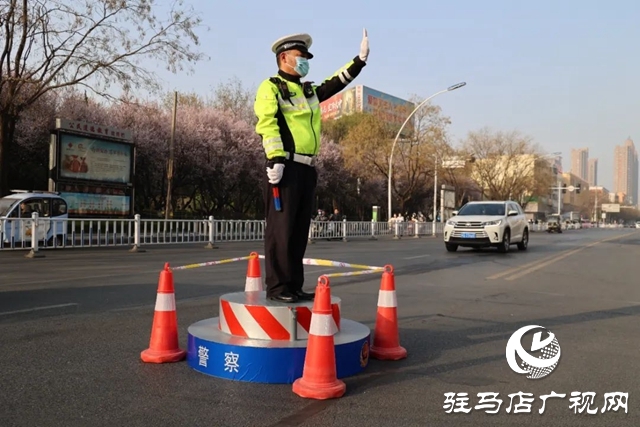  颯！駐馬店交警“文明示范形象崗”亮相街頭