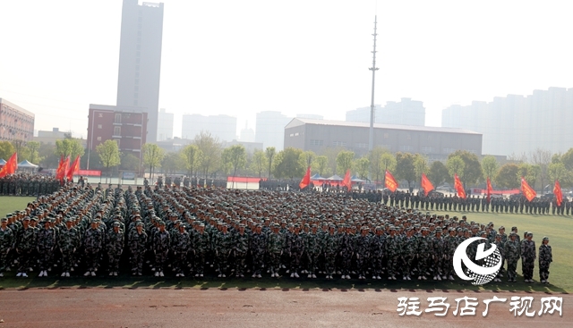 駐馬店職業(yè)技術(shù)學(xué)院舉行2022級(jí)新生軍訓(xùn)匯報(bào)表演暨表彰大會(huì)