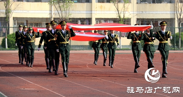 駐馬店職業(yè)技術(shù)學(xué)院舉行2022級(jí)新生軍訓(xùn)匯報(bào)表演暨表彰大會(huì)