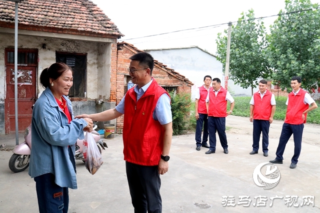 驛城區(qū)古城街道大余莊社區(qū)：包粽子比賽傳承文化 分粽子增進鄰里情誼