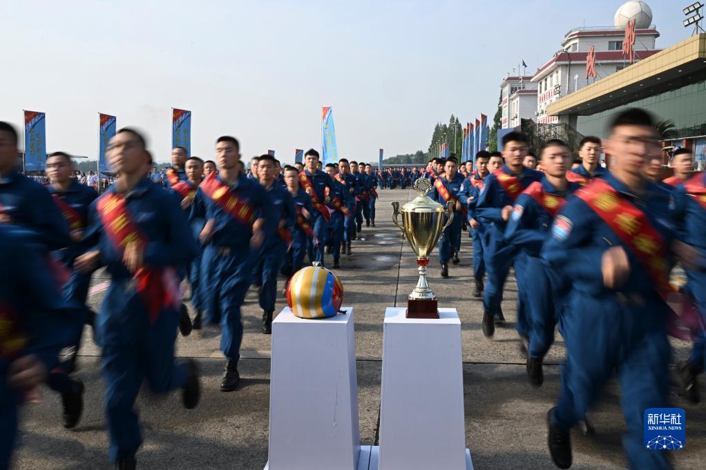 空軍招飛錄取數(shù)質(zhì)量創(chuàng)歷史新高 今起使用多架運-20運送新飛行學(xué)員