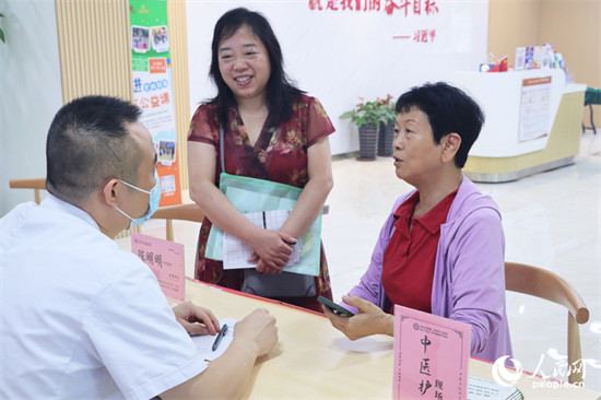 跟著總書記看中國丨守護(hù)“有福之州”的“幸福老人”