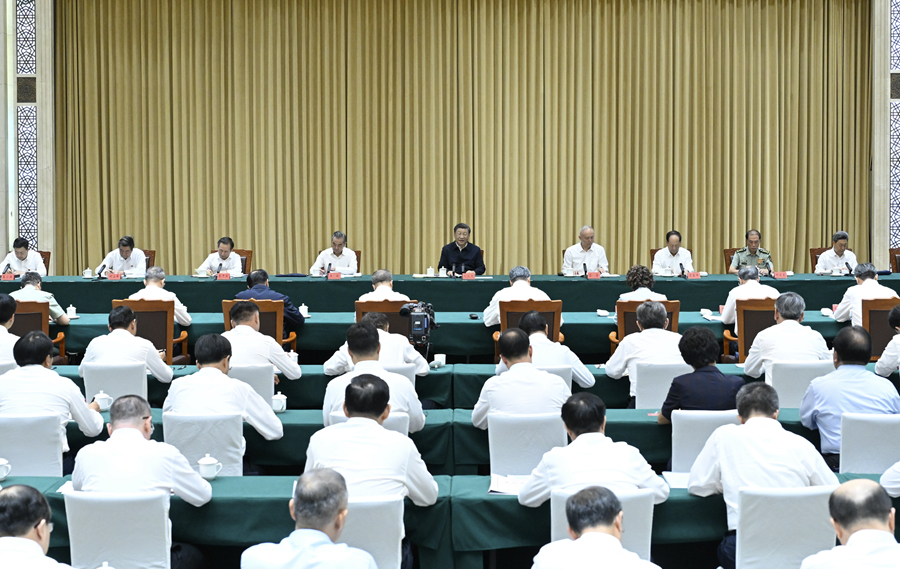 習近平聽取新疆維吾爾自治區(qū)黨委和政府、新疆生產(chǎn)建設(shè)兵團工作匯報并發(fā)表重要講話