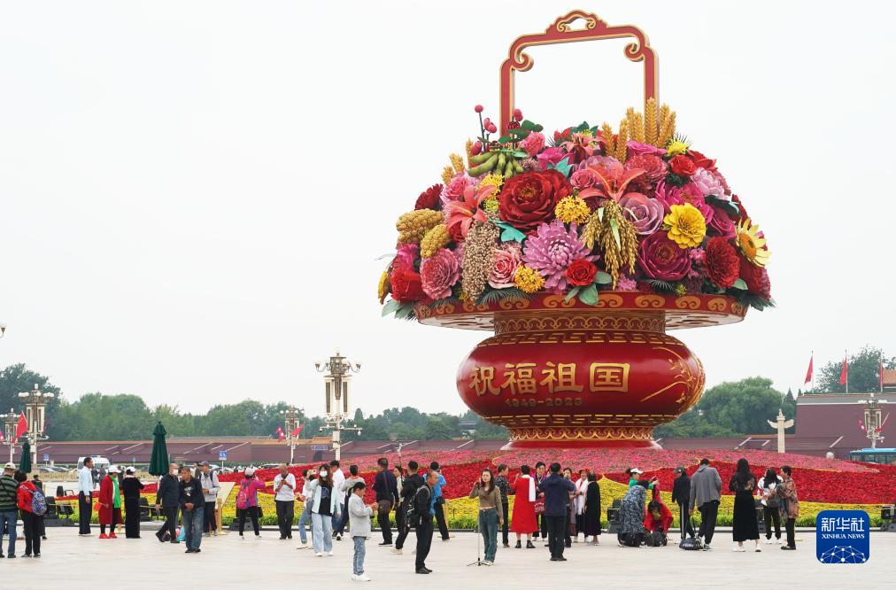 北京：花團(tuán)錦簇迎國(guó)慶