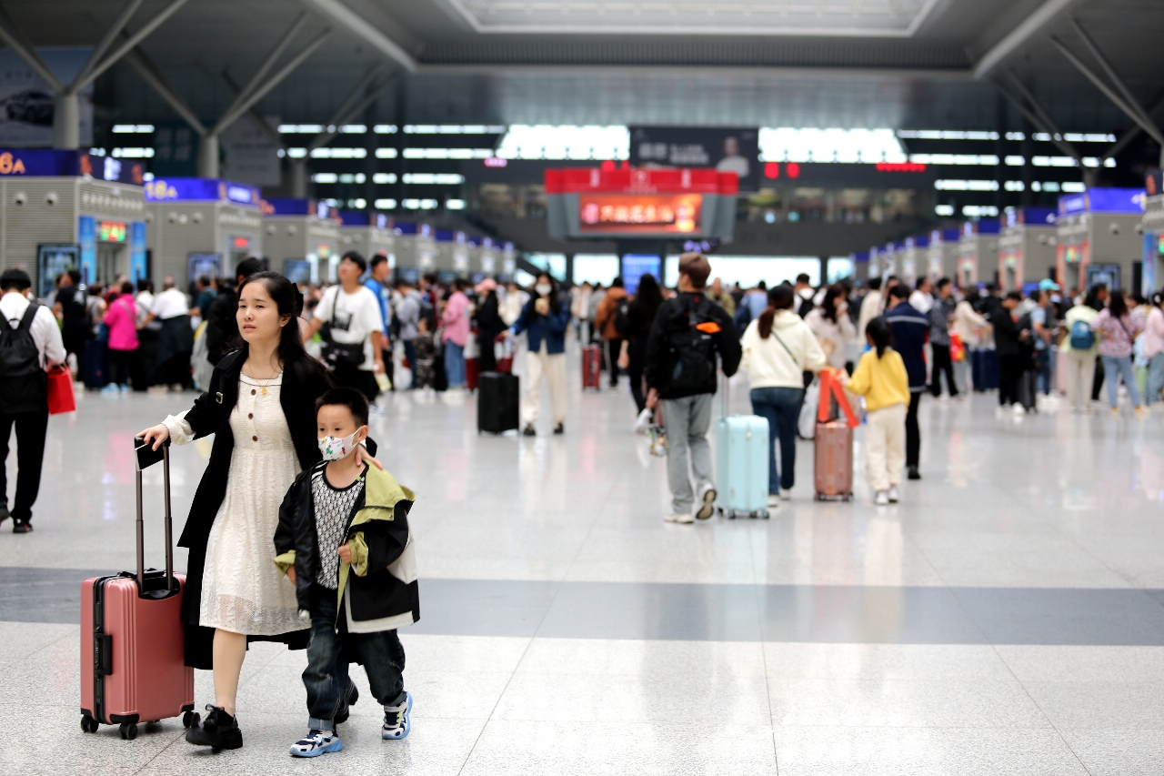 人從眾！國鐵集團(tuán)鄭州局9月29日開行列車1301趟 其中加開臨客136趟