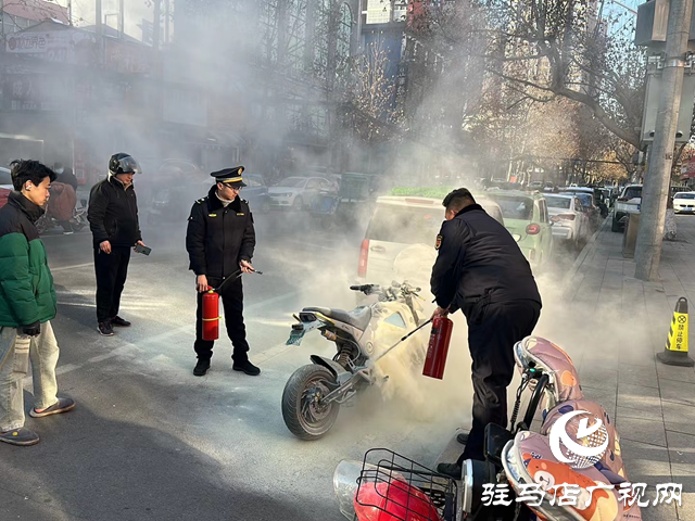 改裝車自燃 城管隊員迅速滅火獲好評