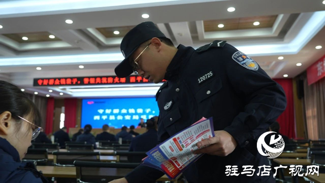 守好群眾錢袋子 警銀共筑防火墻——西平民警反詐宣傳進銀行